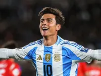 Perché Dybala ha seguito Echeverri? I tifosi sono convinti che stia per arrivare un trasferimento