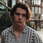 Joel Courtney's profile picture